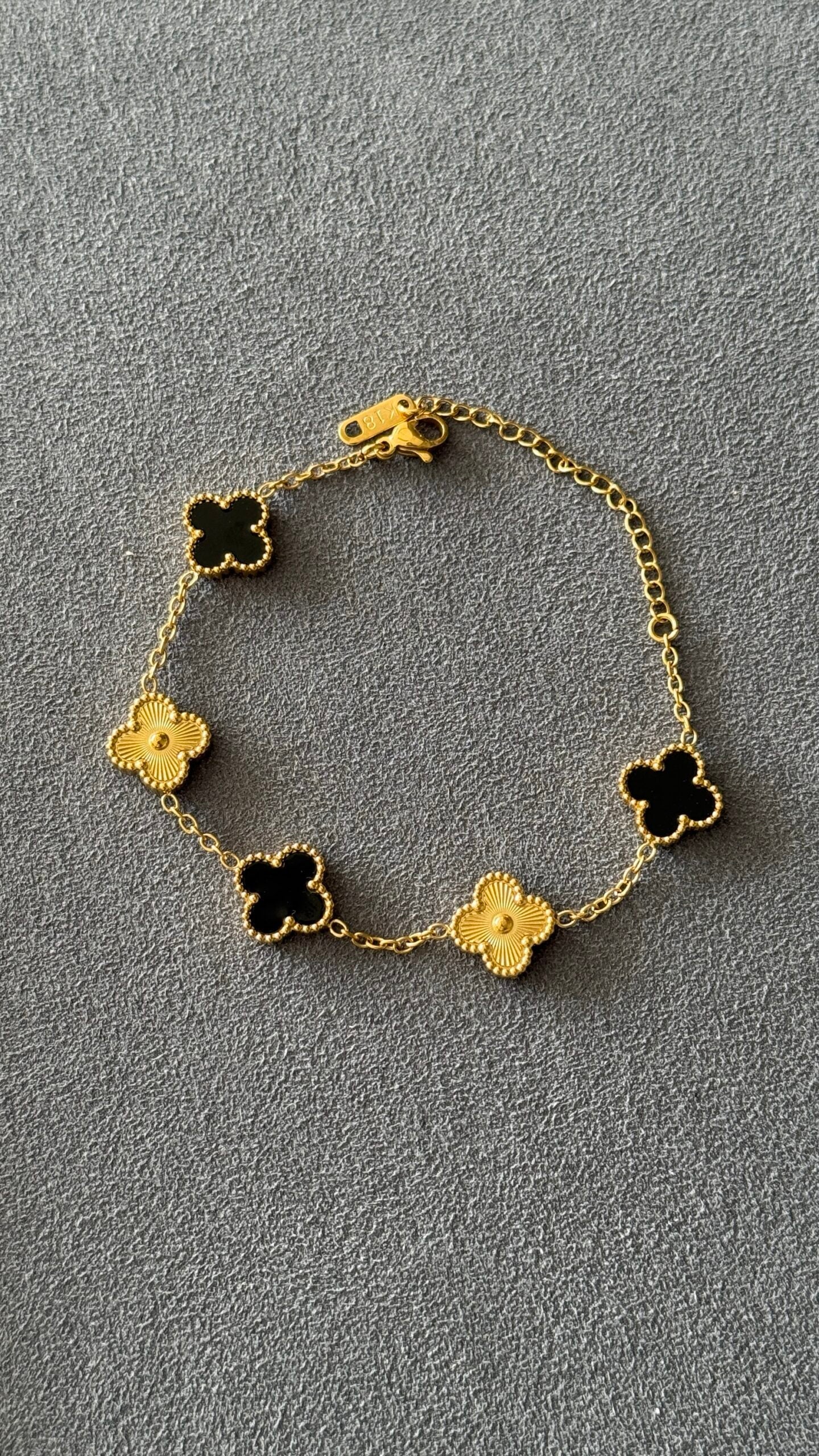 PULSERA TRÉBOL NEGRA / ORO