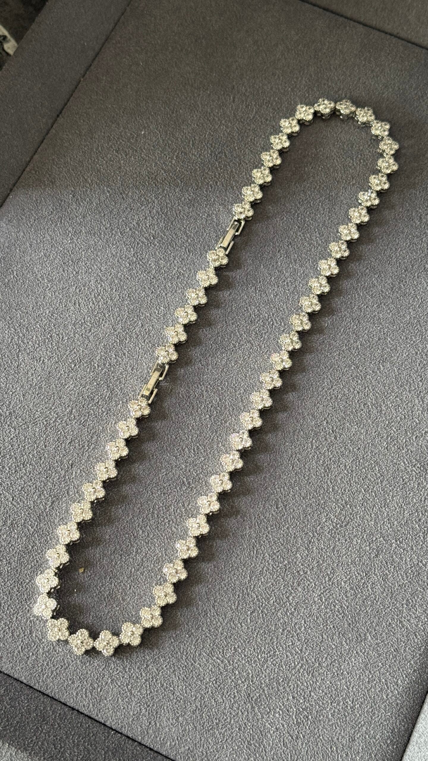 COLLAR TRÉBOL PLATA