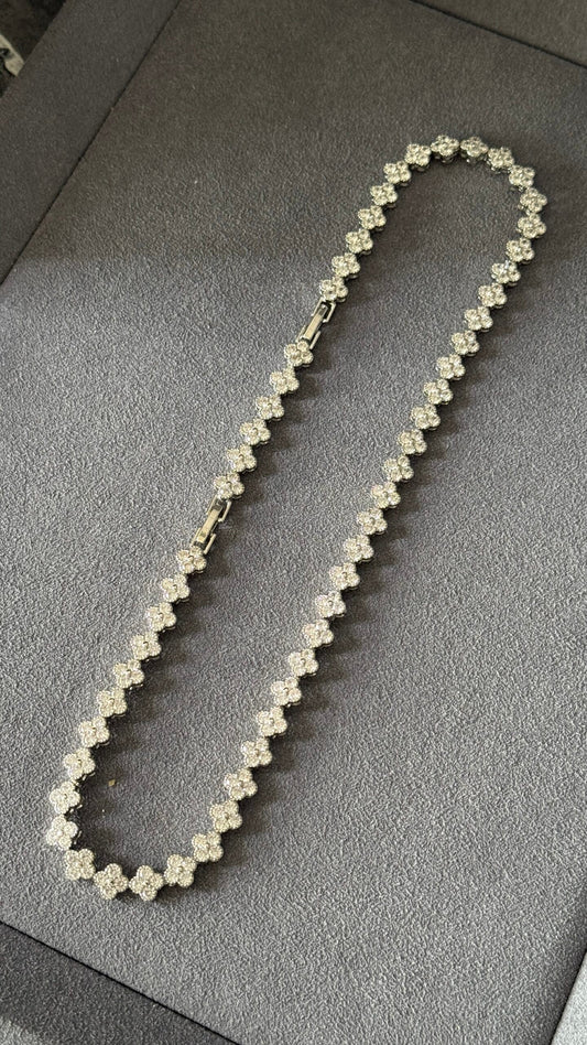 COLLAR TRÉBOL PLATA