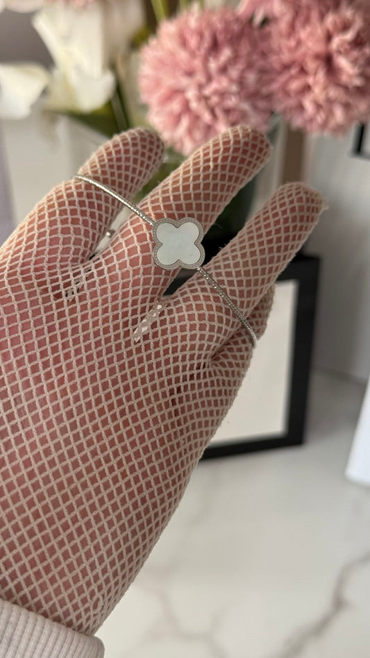 PULSERA CHARL TRÉBOL PLATA/ BLANCA